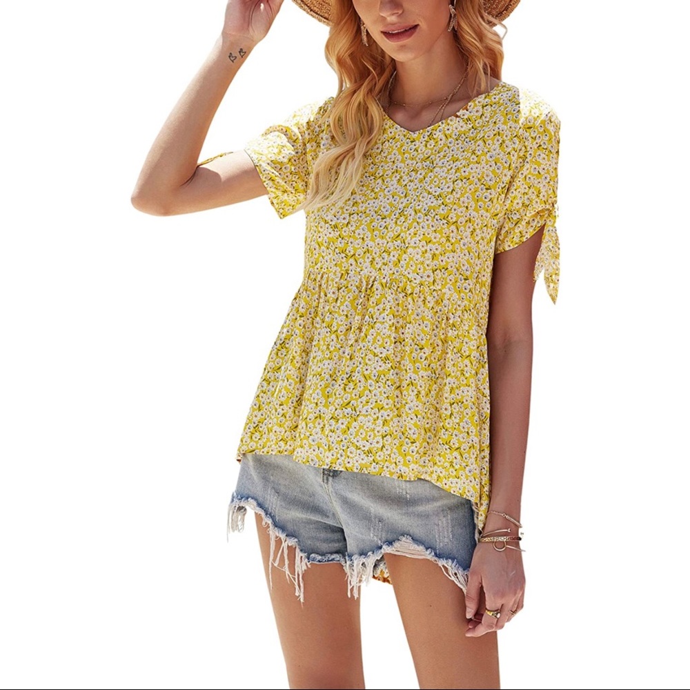 2/$15 ❤️Floral print asymmetrical shirt sleeve top